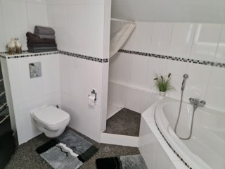 OG-Badezimmer Ansicht 4